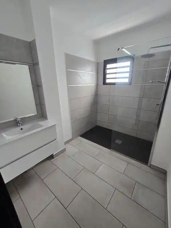 Photo 3 - Appartement à louer - Ancien 906 € 3 pièces 2 chambres 62 m² Saint-Denis Sainte-clotilde 97490