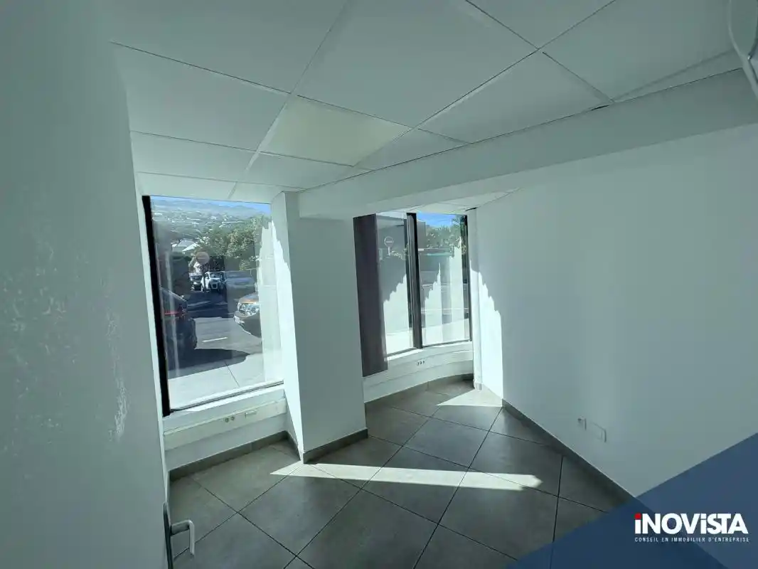 Photo 3 - Local / Bureaux à louer - Ancien 2 100 € 68 m² Saint-Leu 97424