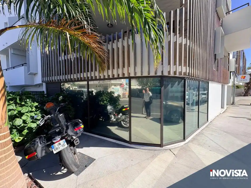 Photo 1 - Local / Bureaux à louer - Ancien 2 100 € 68 m² Saint-Leu 97424
