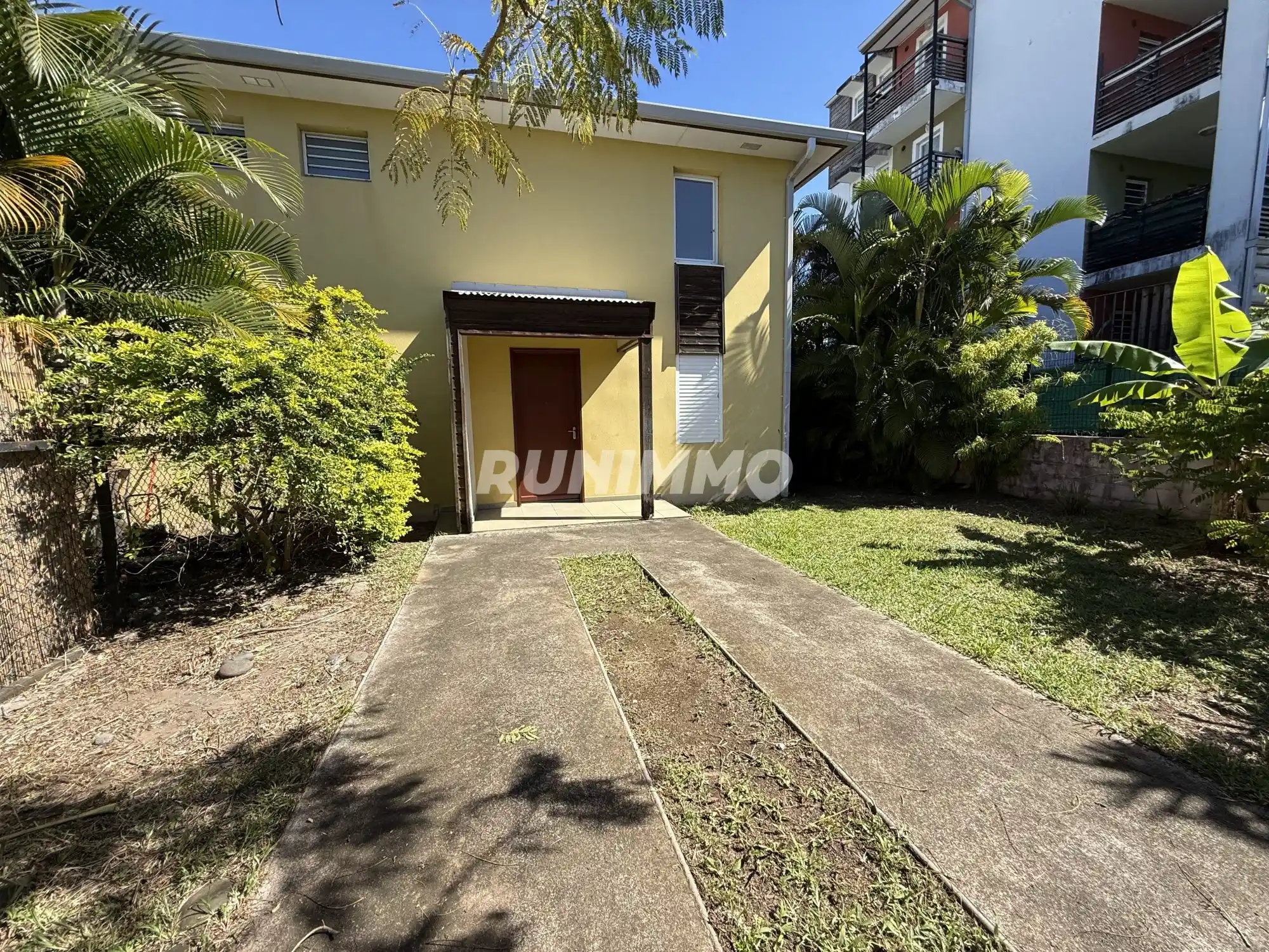Photo 1 - Appartement à louer - Ancien 878 € 4 pièces 3 chambres 85 m² Saint-Benoît 97470