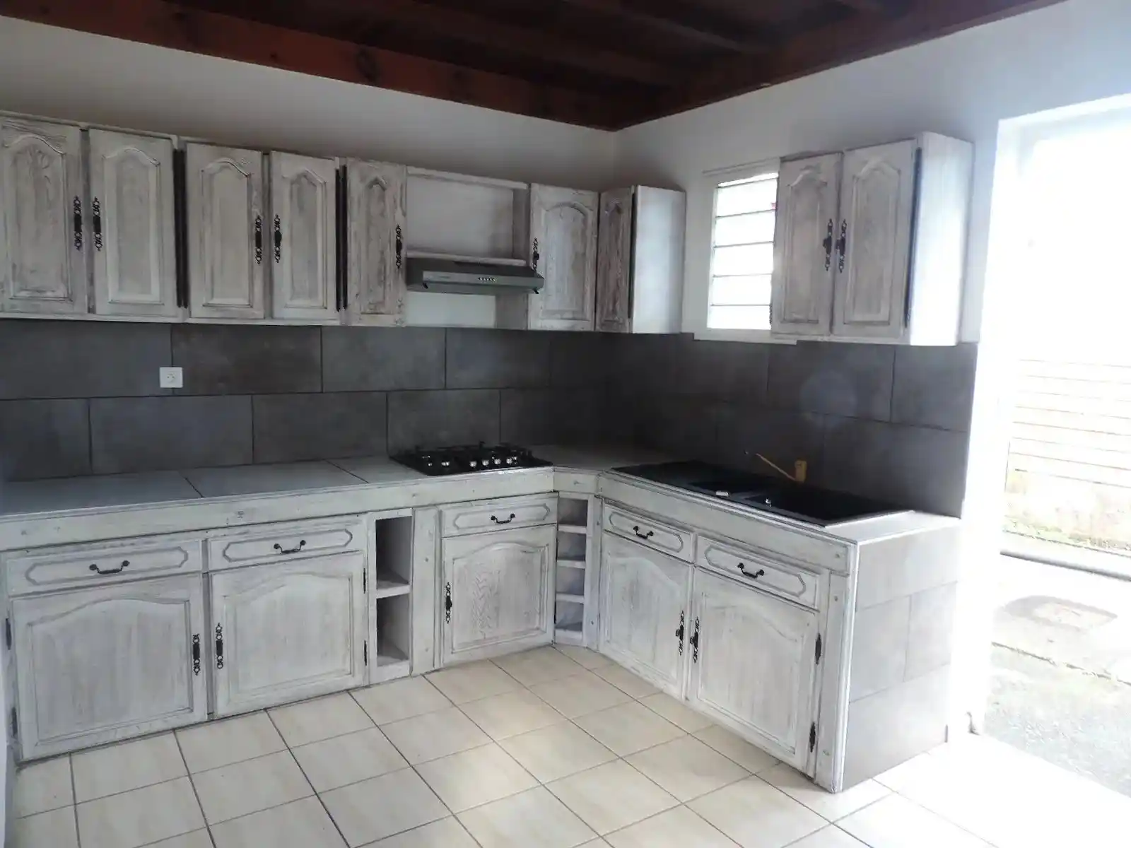 Photo 2 - Maison à louer - Ancien 880 € 4 pièces 82 m² Petite-Île 97429
