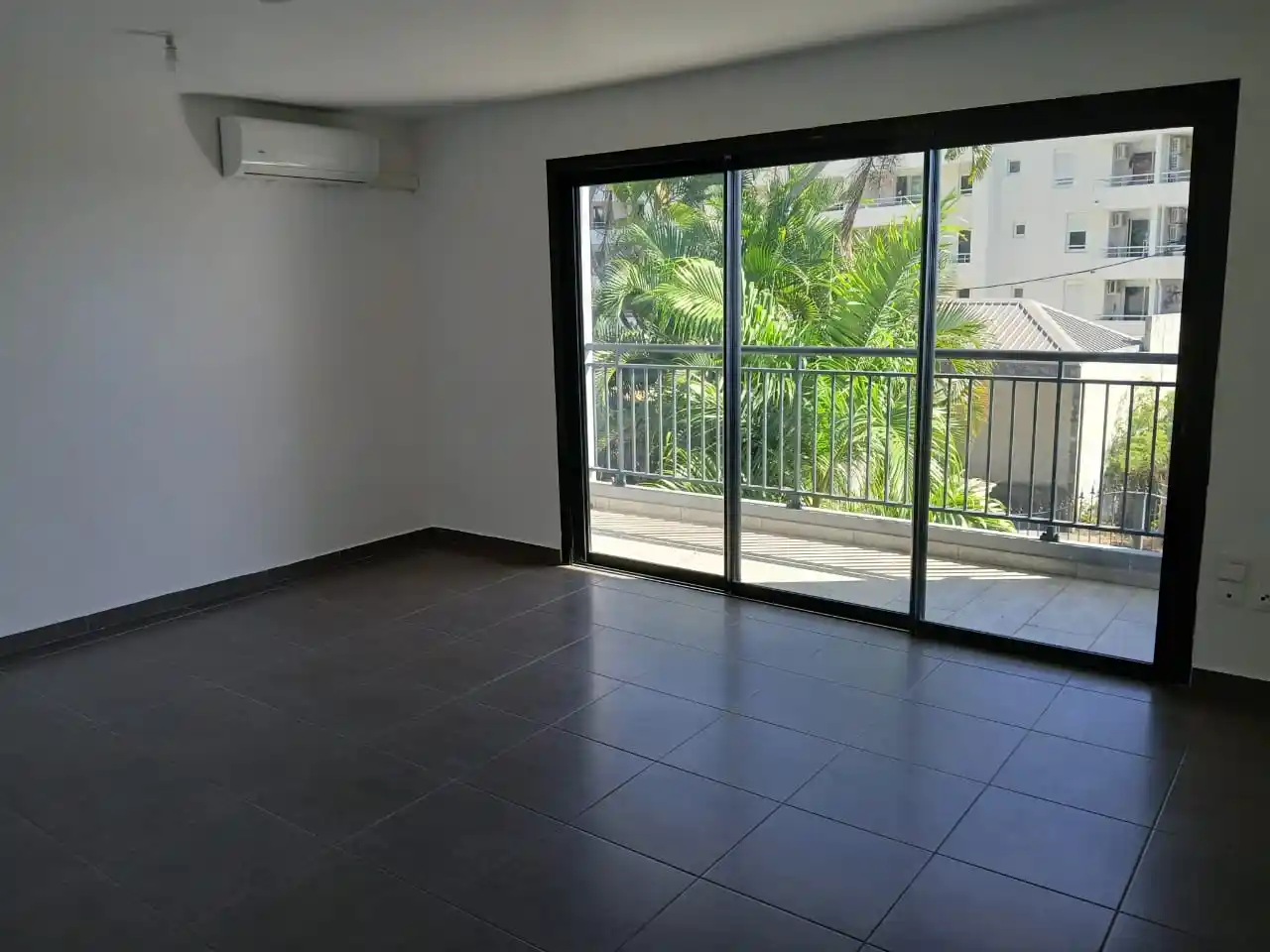 Photo 3 - Immeuble à vendre - Ancien 840 000 € 12 pièces 6 chambres 300 m² Saint-Denis 97400