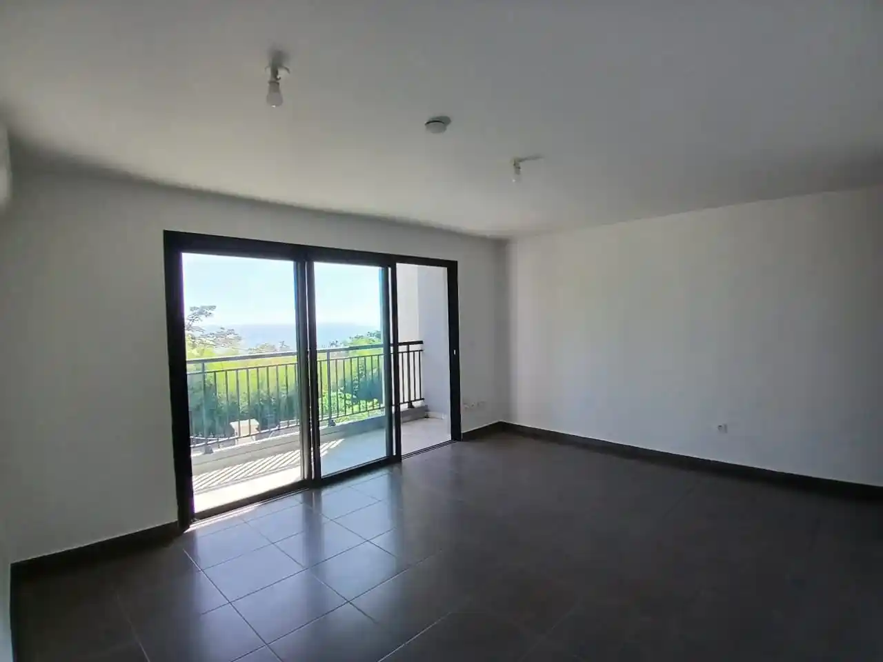 Photo 4 - Immeuble à vendre - Ancien 840 000 € 12 pièces 6 chambres 300 m² Saint-Denis 97400