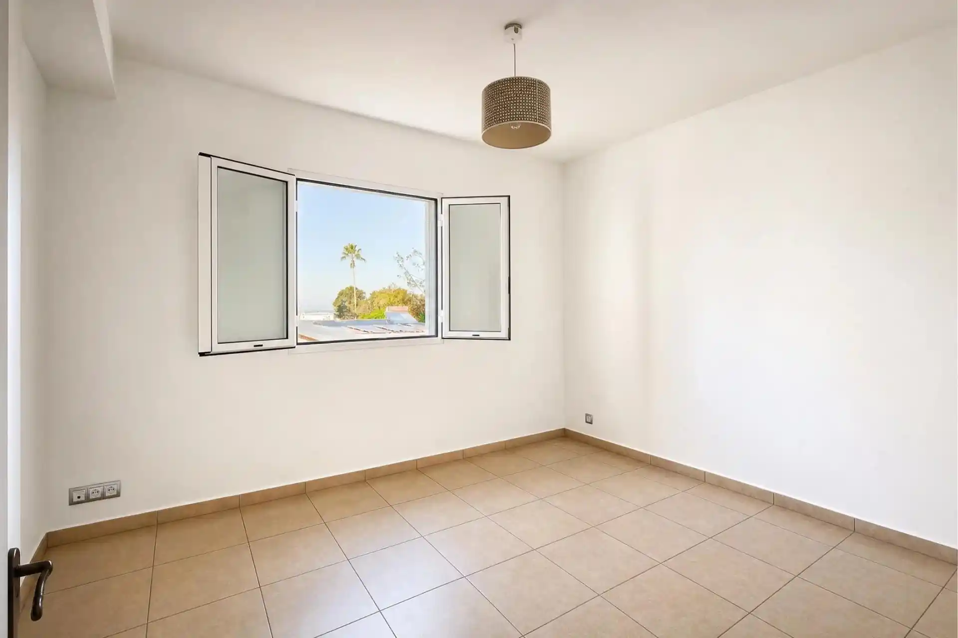 Photo 4 - Maison à louer - Ancien 1 375,23 € 4 pièces 3 chambres 78.69 m² Le Tampon 97430