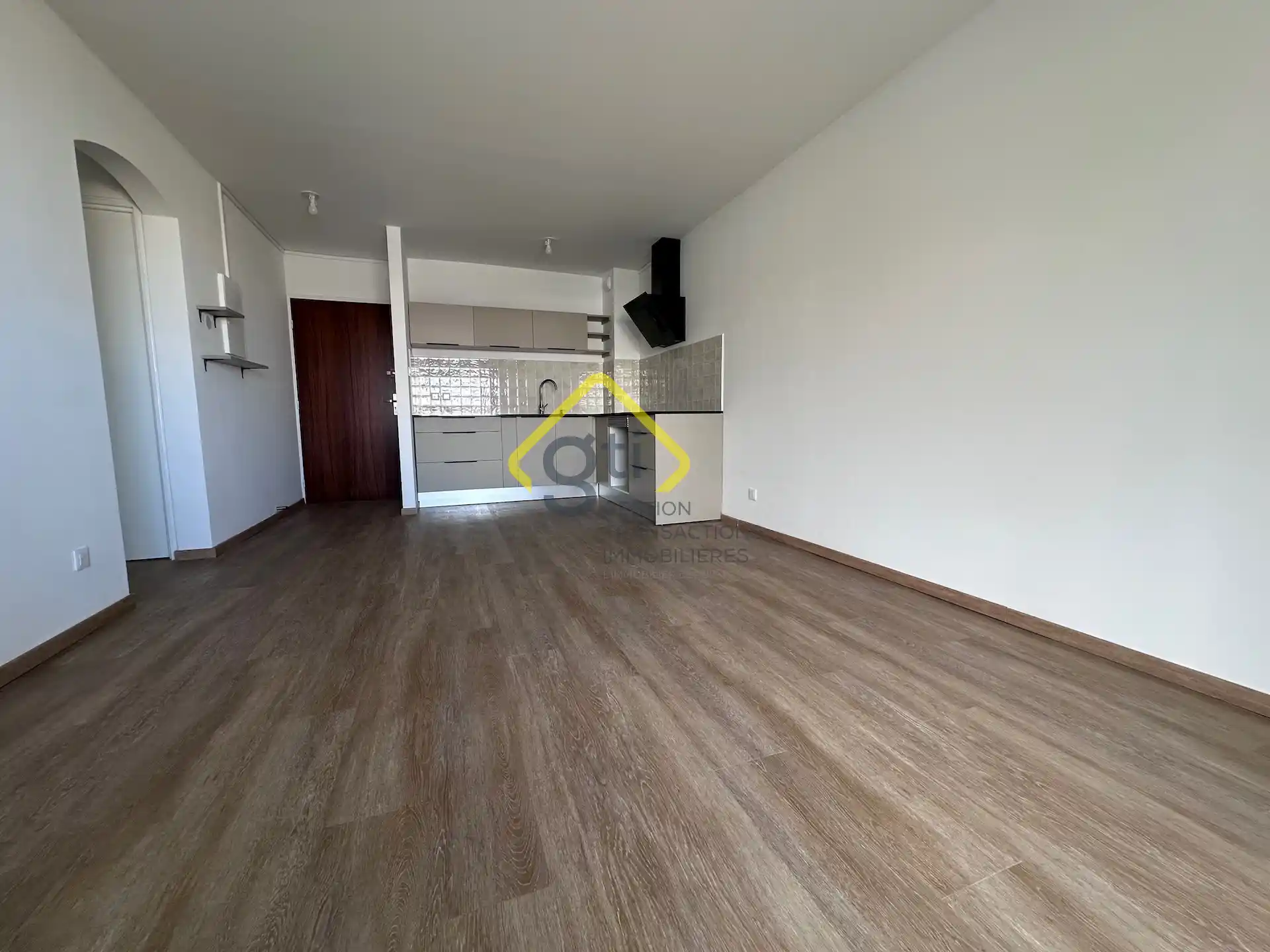 Photo 1 - Appartement à louer - Ancien 750 € 2 pièces 1 chambres 43.58 m² Saint-Denis 97400