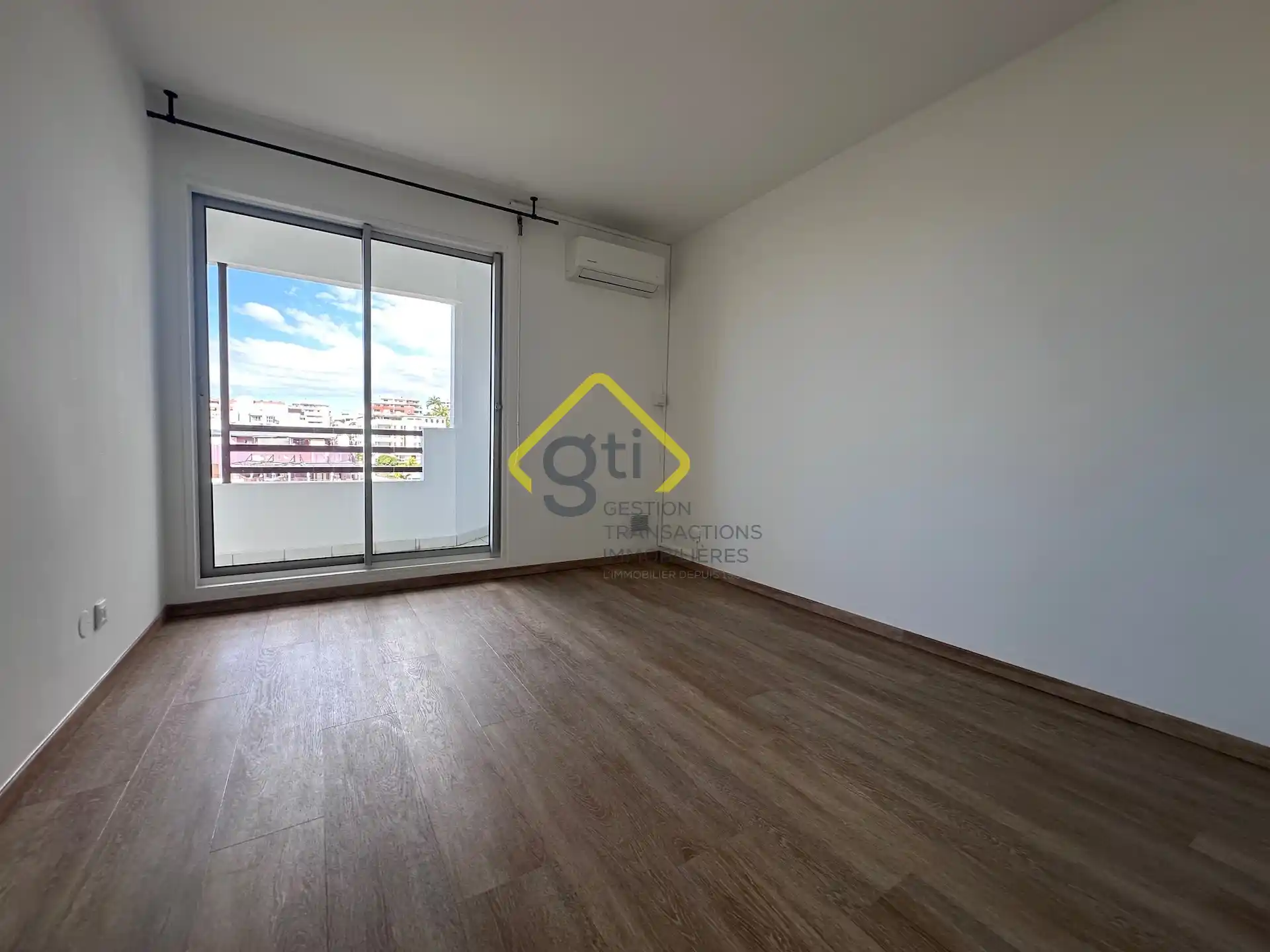 Photo 3 - Appartement à louer - Ancien 750 € 2 pièces 1 chambres 43.58 m² Saint-Denis 97400