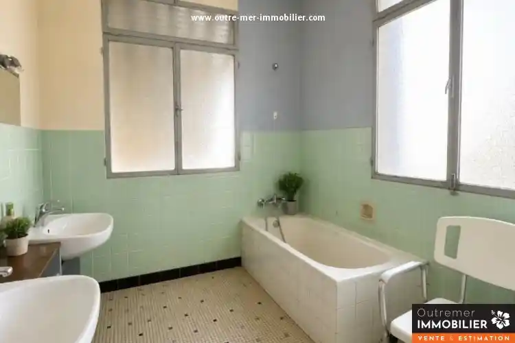 Photo 3 - Maison à vendre - Ancien 886 160 € 190 m² Saint-Denis 97400