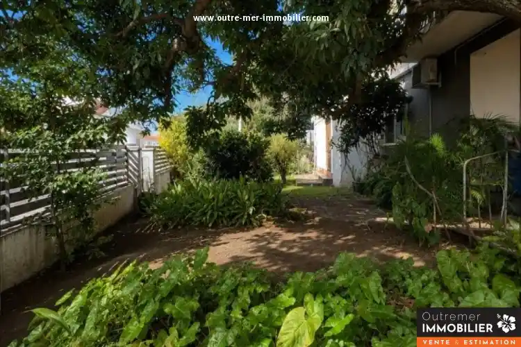 Photo 1 - Maison à vendre - Ancien 886 160 € 190 m² Saint-Denis 97400