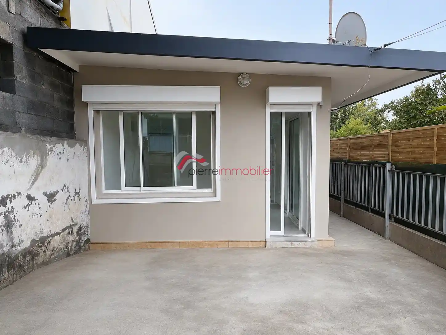 Photo 1 - Maison à louer - Ancien 1 200 € 3 pièces 2 chambres 51 m² Saint-Pierre 97410