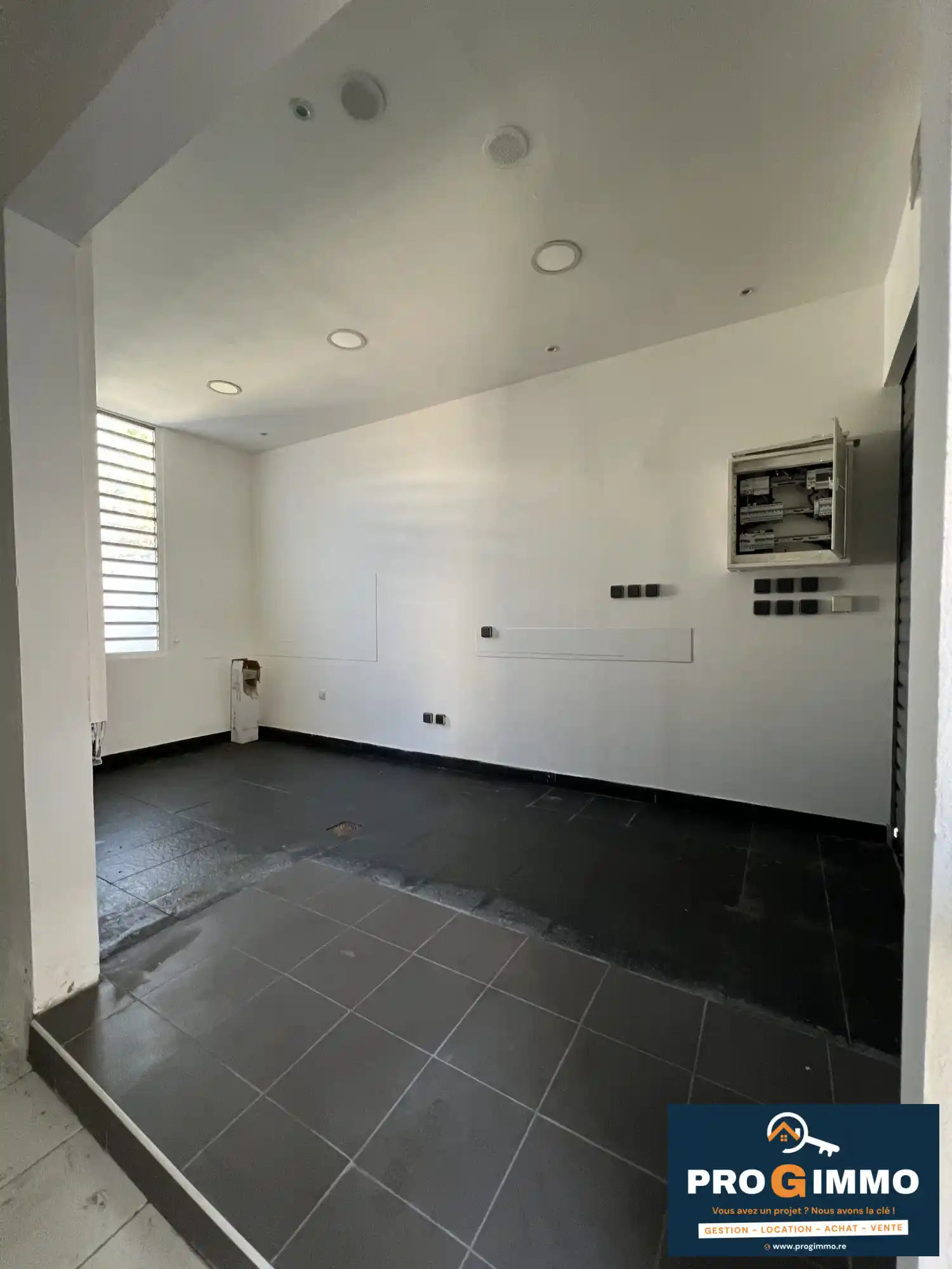 Photo 3 - Local / Bureaux à louer - Ancien 1 500 € 35 m² Saint-Pierre 97410