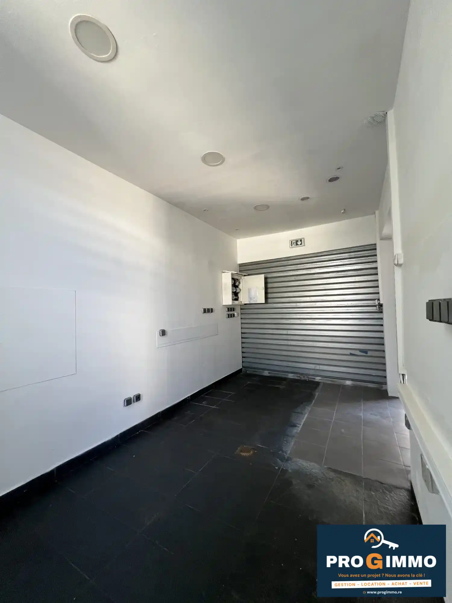 Photo 2 - Local / Bureaux à louer - Ancien 1 500 € 35 m² Saint-Pierre 97410