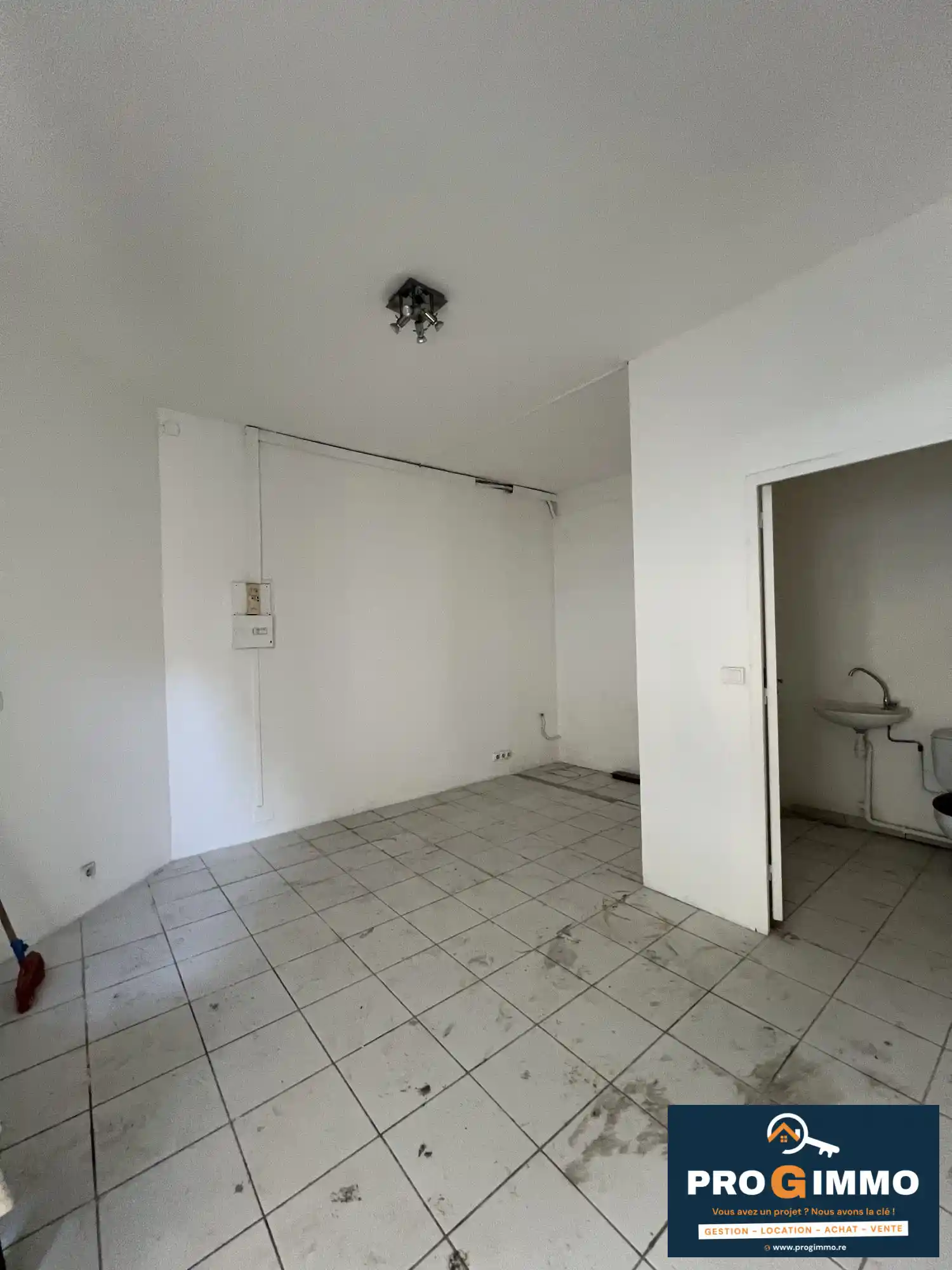 Photo 4 - Local / Bureaux à louer - Ancien 1 500 € 35 m² Saint-Pierre 97410