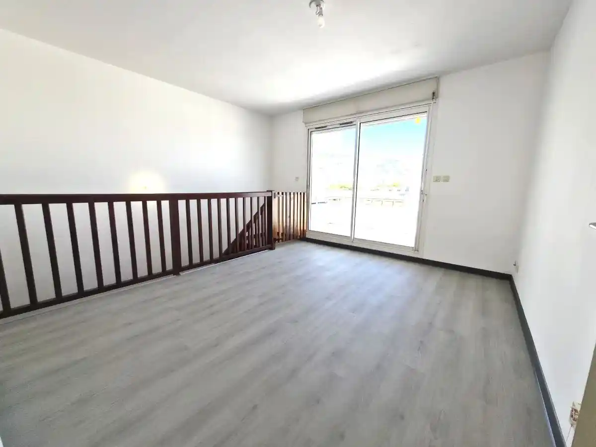 Photo 2 - Appartement à louer - Ancien 1 100 € 3 pièces 2 chambres 56.5 m² Saint-Denis 97400