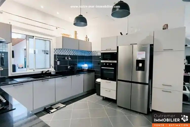 Photo 2 - Maison à vendre - Ancien 615 300 € 7 pièces 4 chambres 250 m² Le Tampon 97430