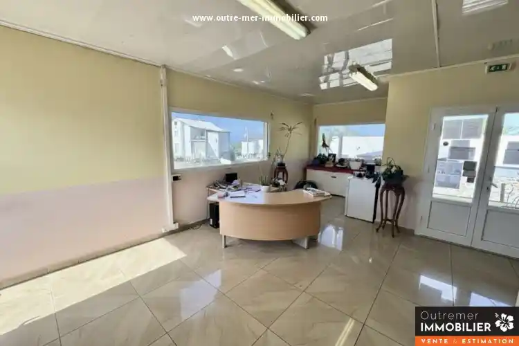 Photo 1 - Local / Bureaux à louer - Ancien 1 105 € 2 pièces 66 m² Sainte-Suzanne 97441