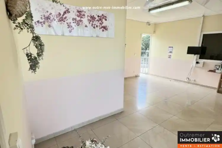 Photo 3 - Local / Bureaux à louer - Ancien 1 105 € 2 pièces 66 m² Sainte-Suzanne 97441