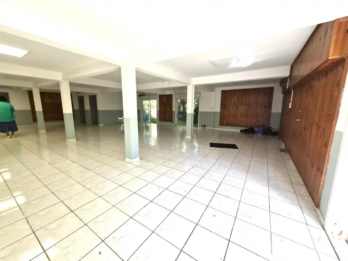 Photo 1 - Local / Bureaux à louer - Ancien 3 700 € 325 m² Saint-Paul Saint-Gilles les Hauts 97435