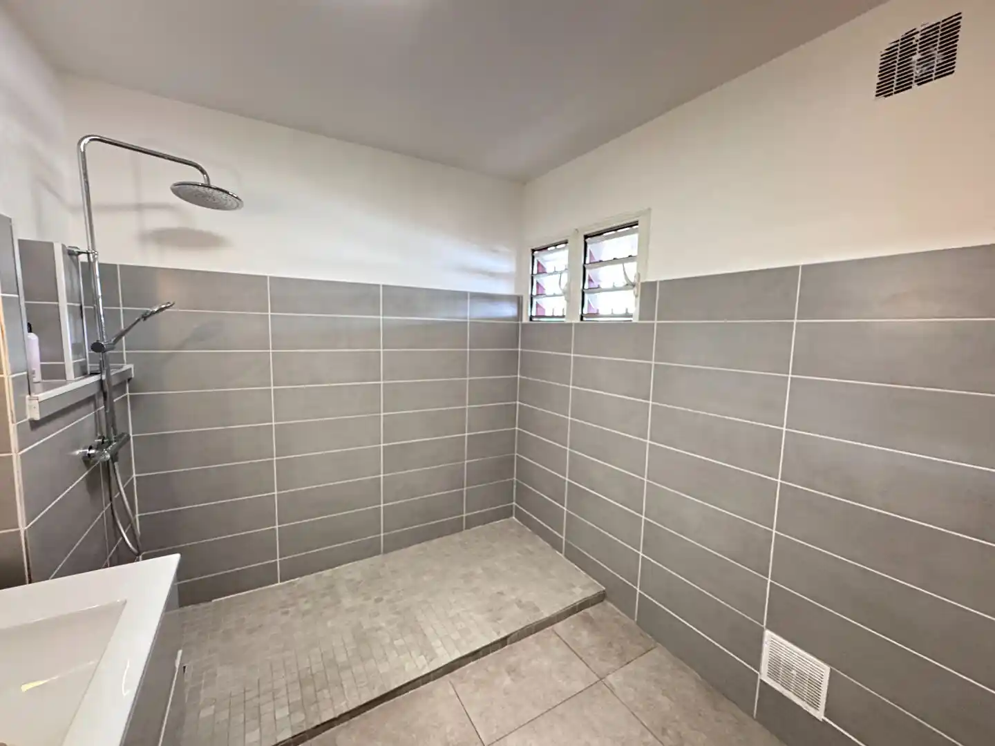 Photo 3 - Appartement à louer - Ancien 2 120 € 5 pièces 104 m² Saint-Paul 97460