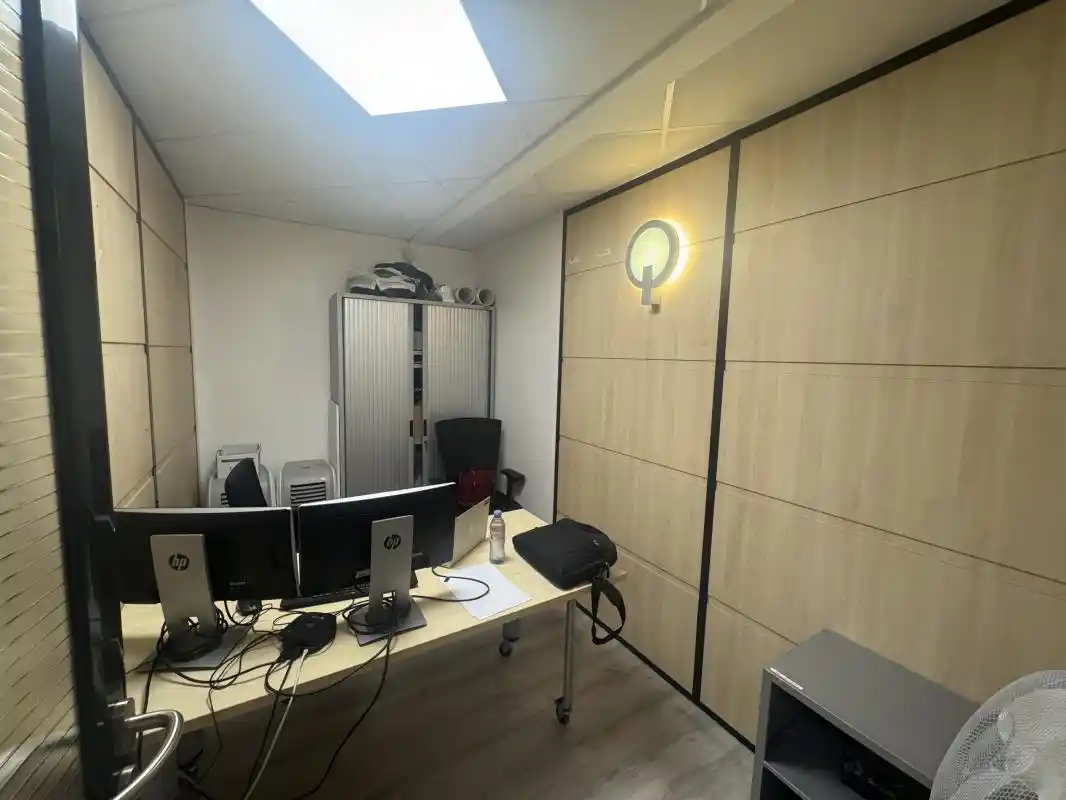 Photo 3 - Local / Bureaux à louer - Ancien 6 011 € 261 m² Le Port 97420