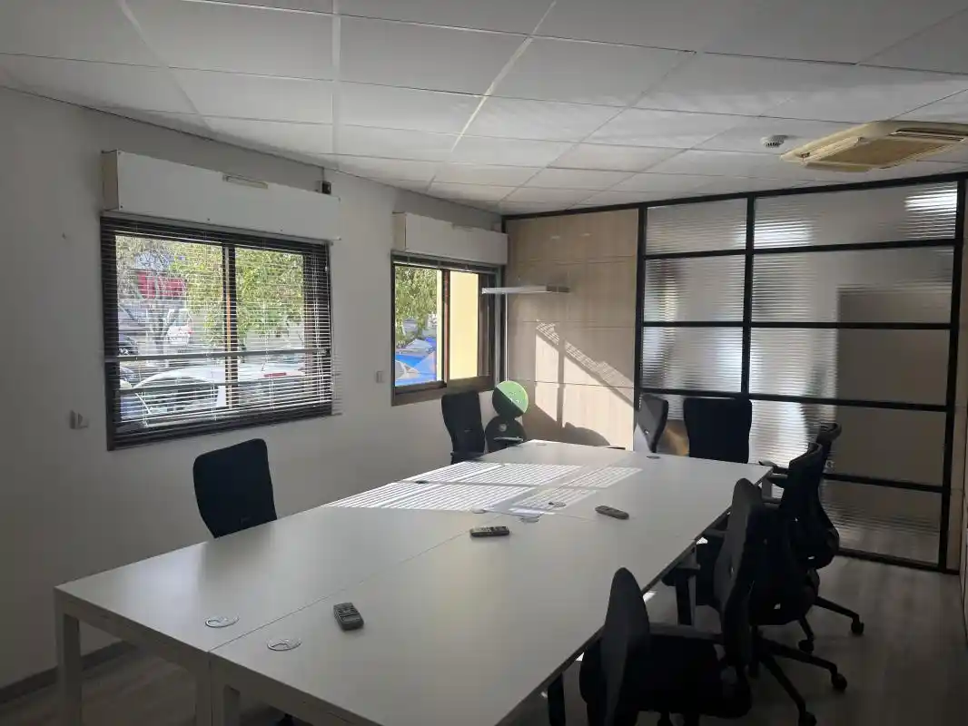 Photo 2 - Local / Bureaux à louer - Ancien 6 011 € 261 m² Le Port 97420
