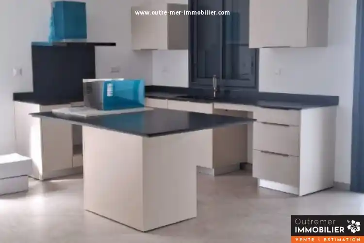 Photo 4 - Maison à louer - Ancien 1 420 € 4 pièces 3 chambres 123 m² Saint-Paul 97460