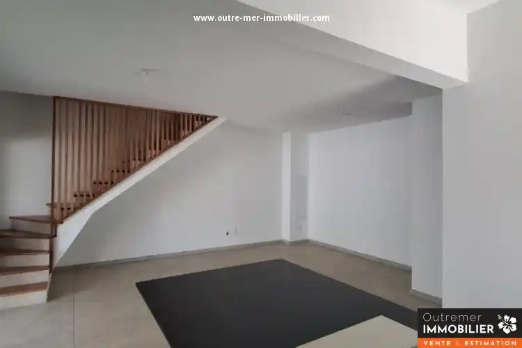 Photo 3 - Maison à louer - Ancien 1 420 € 4 pièces 3 chambres 123 m² Saint-Paul 97460