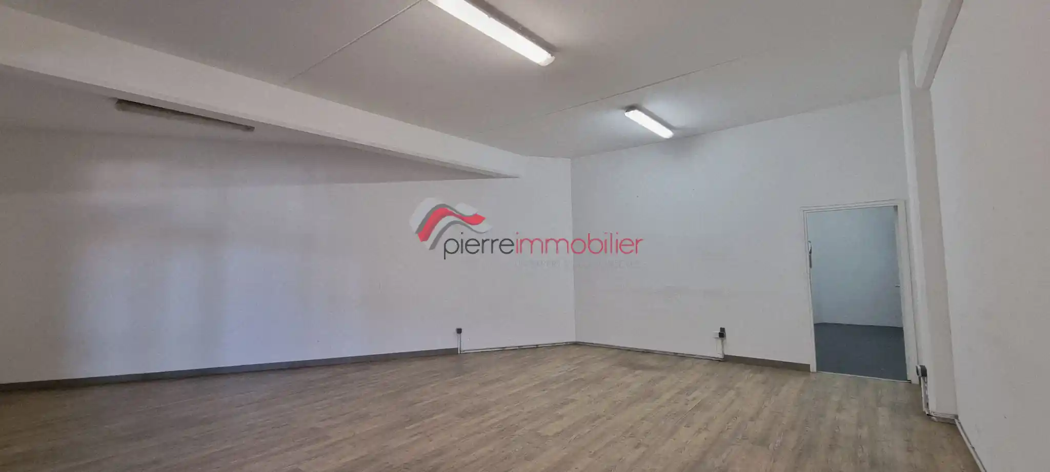 Photo 4 - Local commercial à louer - Ancien 1 500 € 80 m² Saint-Pierre 97410