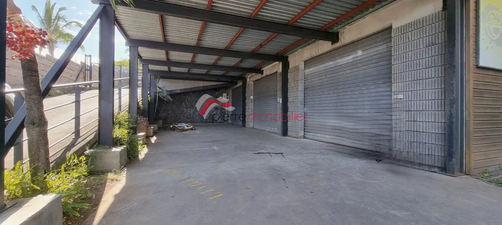 Photo 3 - Local commercial à louer - Ancien 1 500 € 73 m² Saint-Pierre 97410