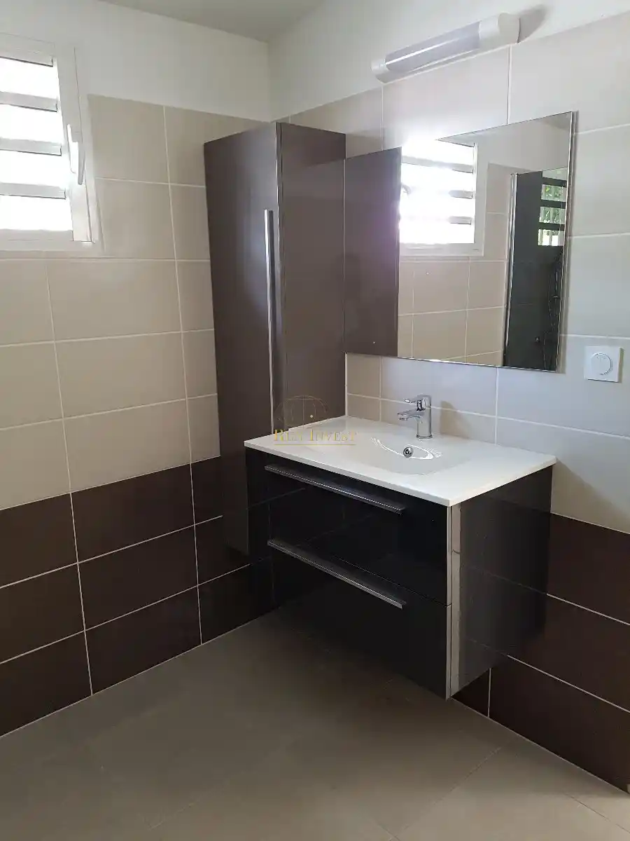Photo 3 - Maison à louer - Ancien 875 € 4 pièces 2 chambres 76.15 m² Saint-Benoît 97470