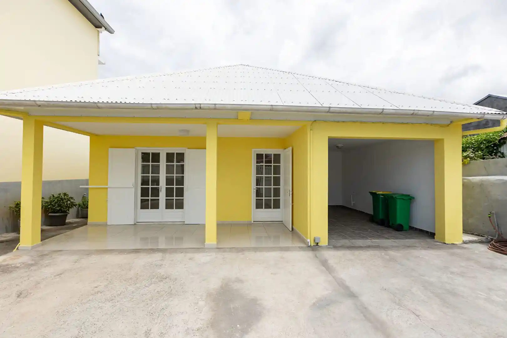 Photo 2 - Maison à louer - Ancien 998 € 4 pièces 3 chambres 70 m² Saint-Louis 97450
