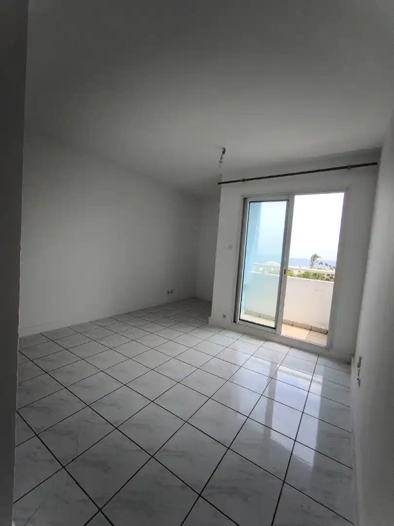 Photo 2 - Appartement à vendre - Ancien 80 300 € 1 pièces 1 chambres 23.87 m² Saint-Denis Sainte-clotilde 97490