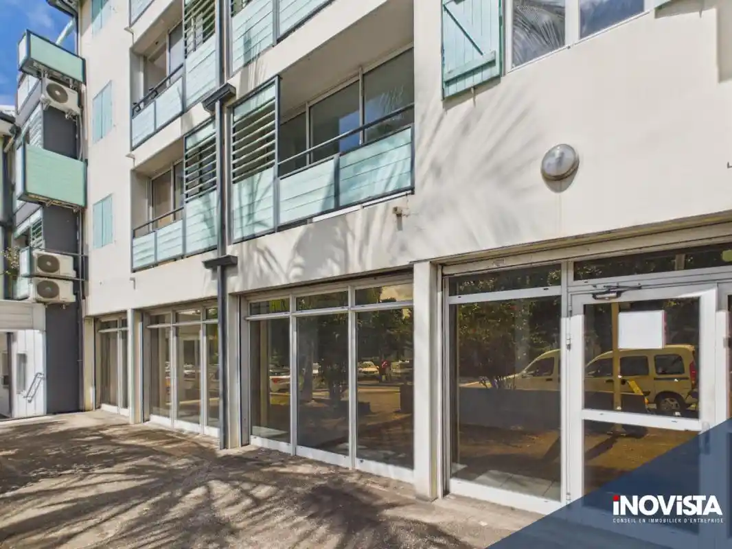 Photo 2 - Local / Bureaux à louer - Ancien 6 434 € 327 m² L'Étang-Salé 97427