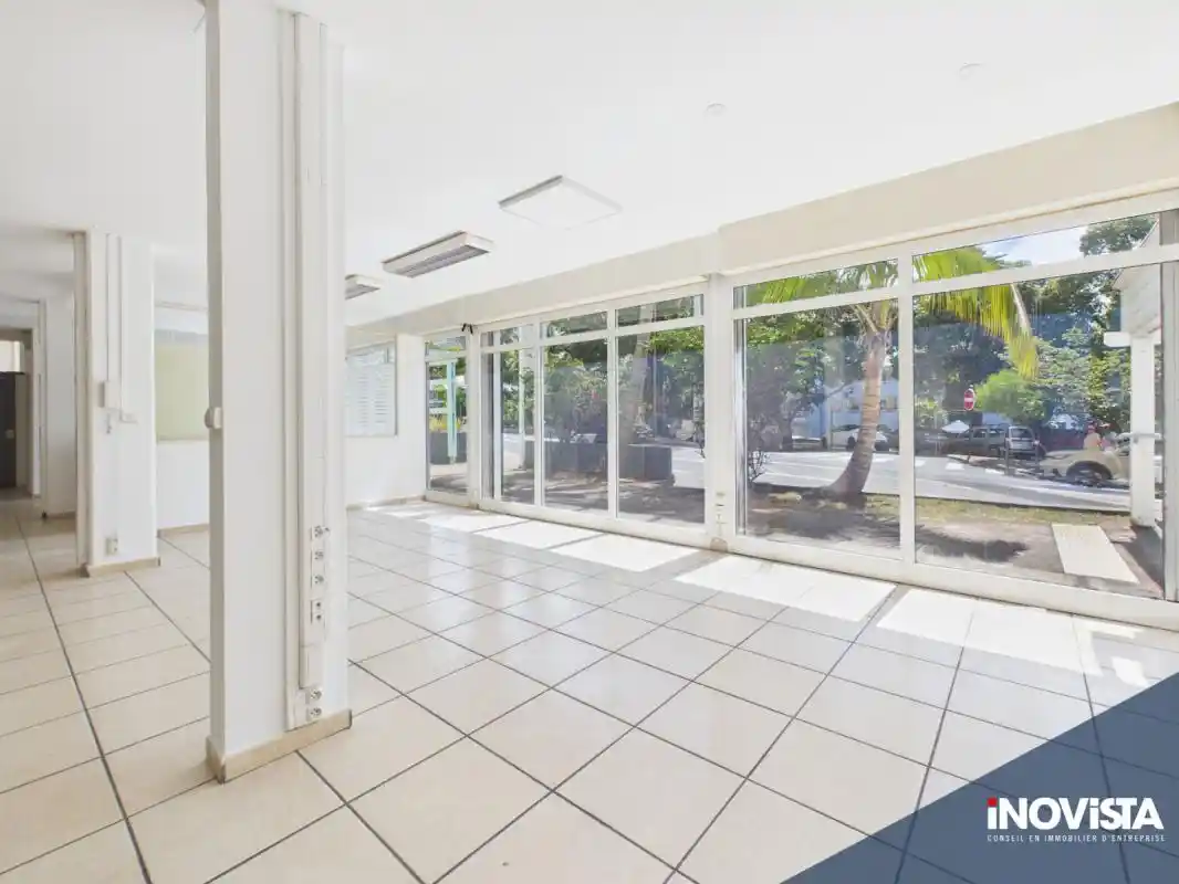 Photo 4 - Local / Bureaux à louer - Ancien 6 434 € 327 m² L'Étang-Salé 97427