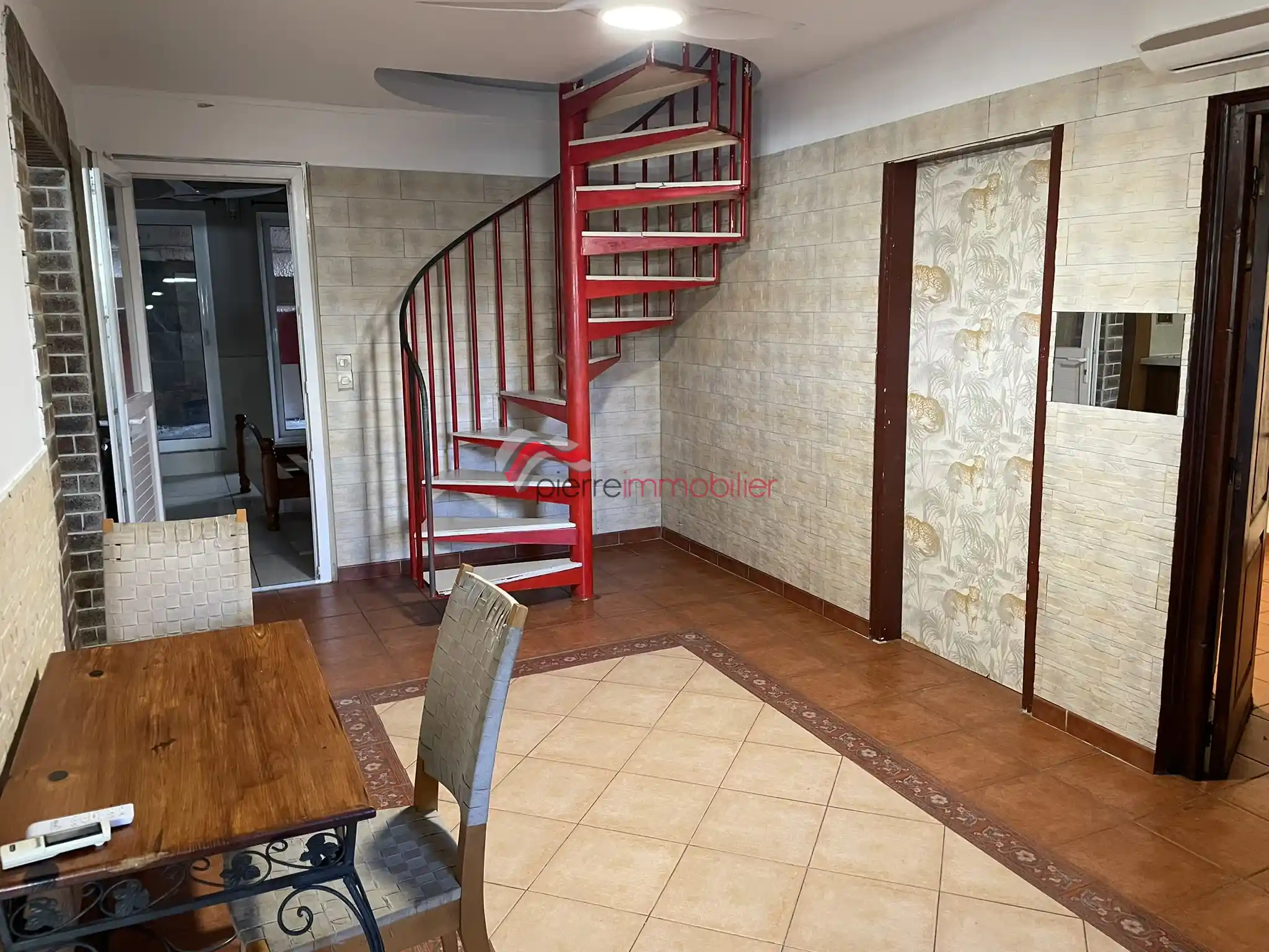 Photo 3 - Maison à vendre - Ancien 230 000 € 6 pièces 4 chambres 158 m² Saint-Louis 97450