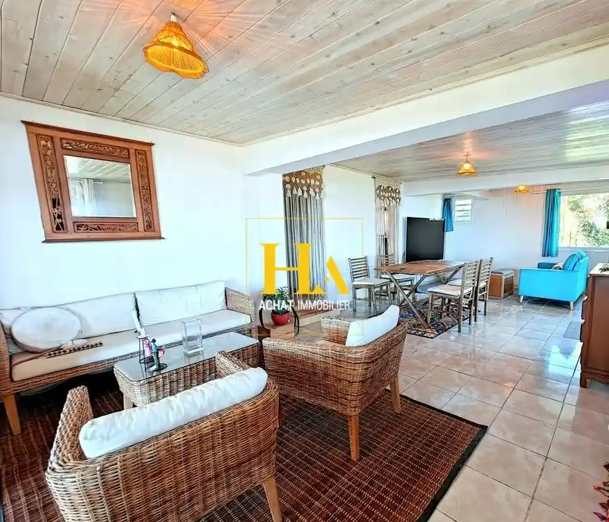 Photo 2 - Maison à vendre - Ancien 385 000 € 6 pièces 4 chambres 124 m² Petite-Île 97429
