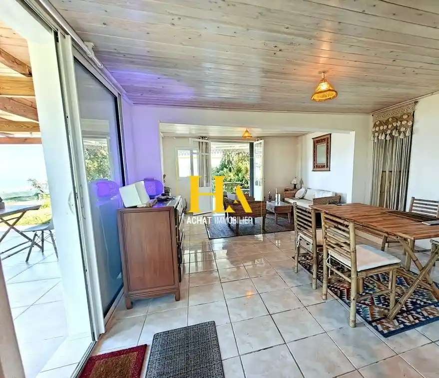 Photo 3 - Maison à vendre - Ancien 385 000 € 6 pièces 4 chambres 124 m² Petite-Île 97429