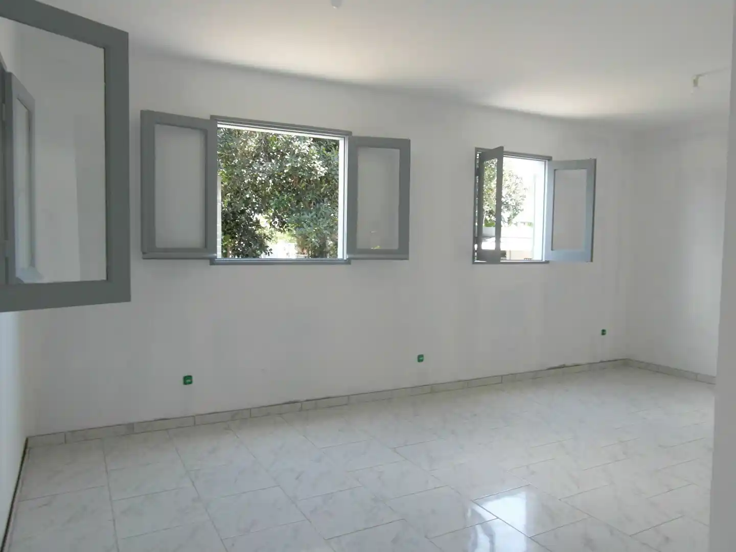 Photo 1 - Local commercial à louer - Ancien 2 320 € 157 m² Sainte-Suzanne 97441