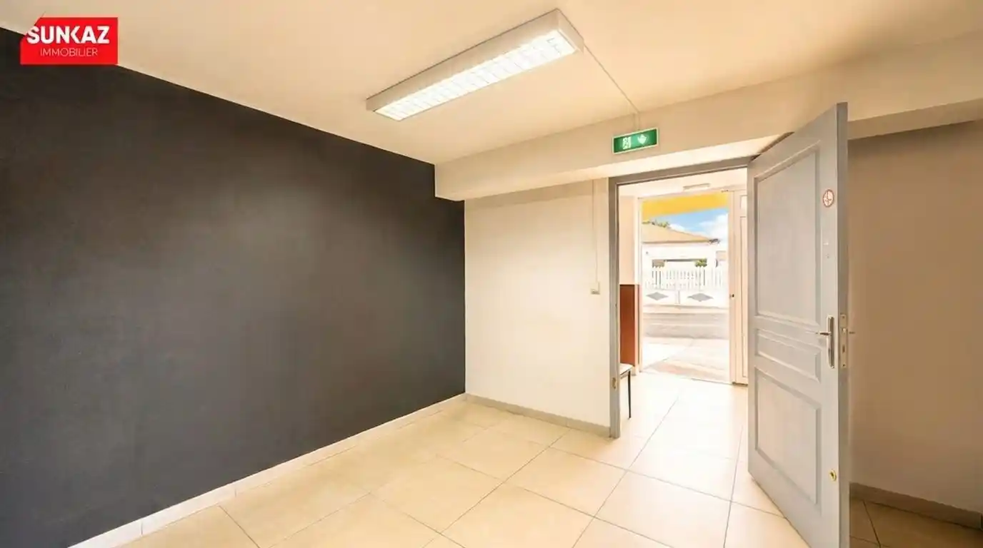 Photo 2 - Local commercial à louer - Ancien 660 € 40 m² Le Tampon 97430