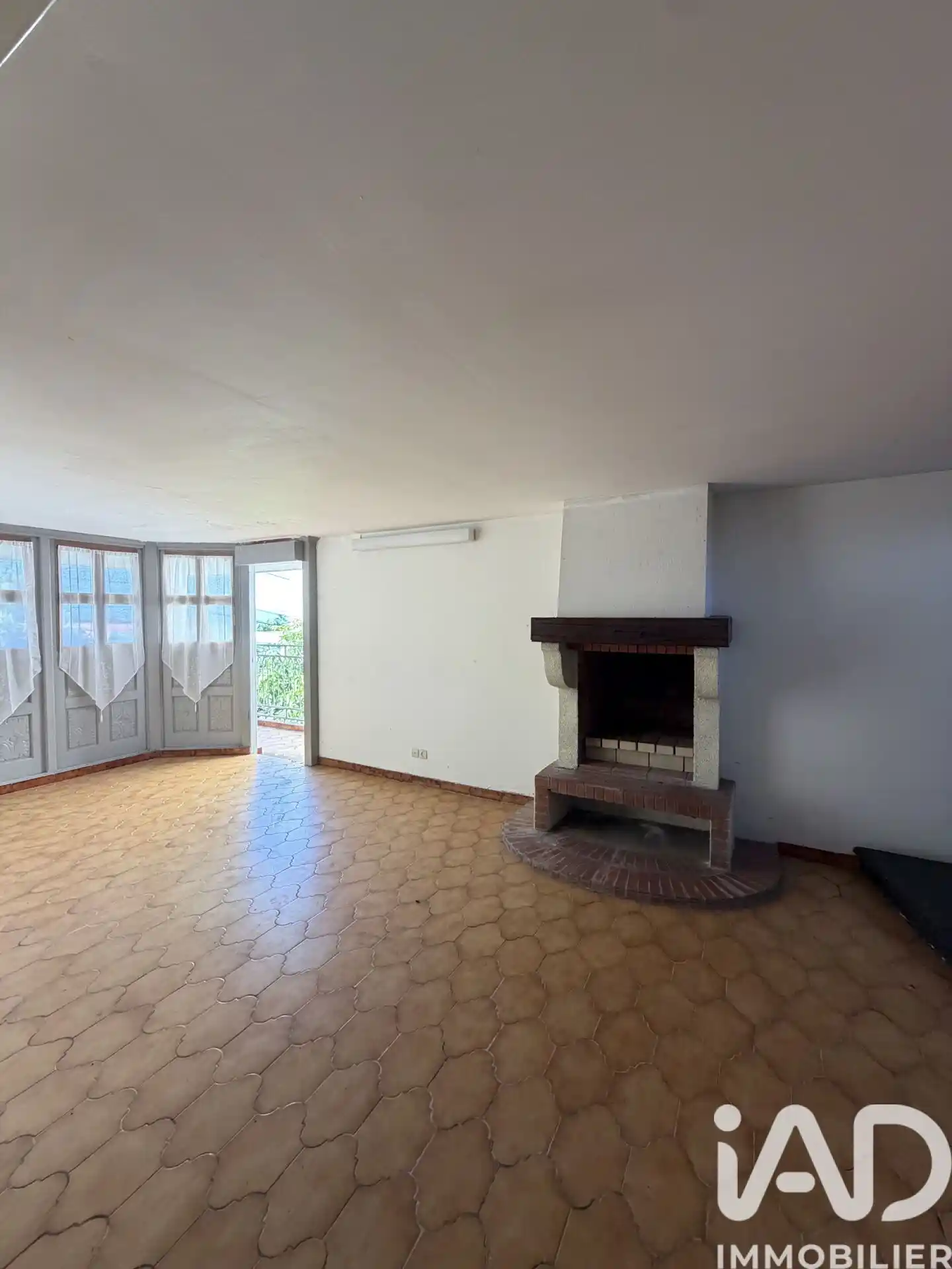 Photo 2 - Maison à vendre - Ancien 410 000 € 9 pièces 5 chambres 288 m² Le Tampon 97430