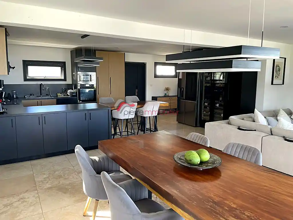 Photo 2 - Maison à vendre - Ancien 715 000 € 6 pièces 5 chambres 180.67 m² Saint-Pierre 97410