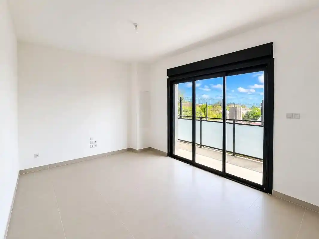 Photo 3 - Maison à louer - Ancien 1 580 € 4 pièces 3 chambres 75.98 m² Saint-Pierre 97410