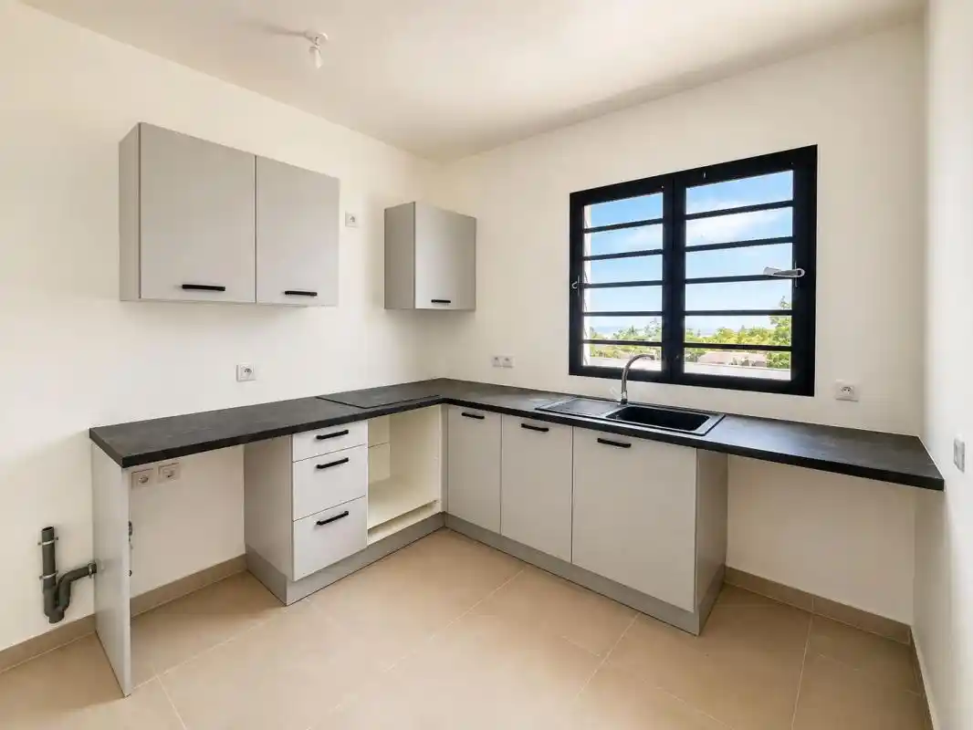 Photo 2 - Maison à louer - Ancien 1 680 € 4 pièces 3 chambres 81 m² Saint-Pierre 97410