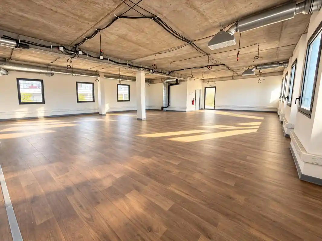 Photo 1 - Bureaux à louer - Ancien 3 120 € 120 m² Sainte-Marie 97438