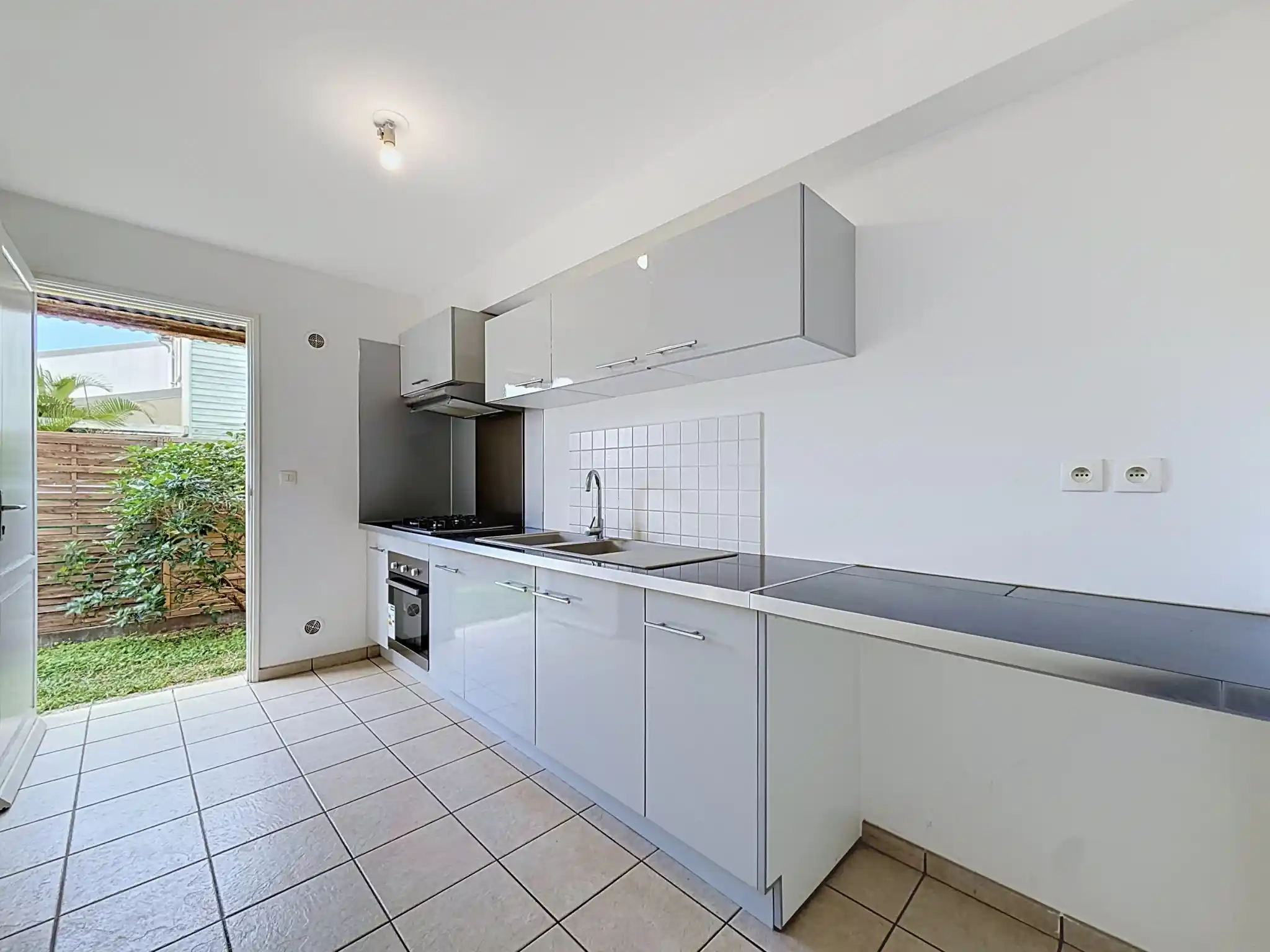 Photo 2 - Maison à louer - Ancien 998 € 3 pièces 2 chambres 76 m² Saint-Louis 97450