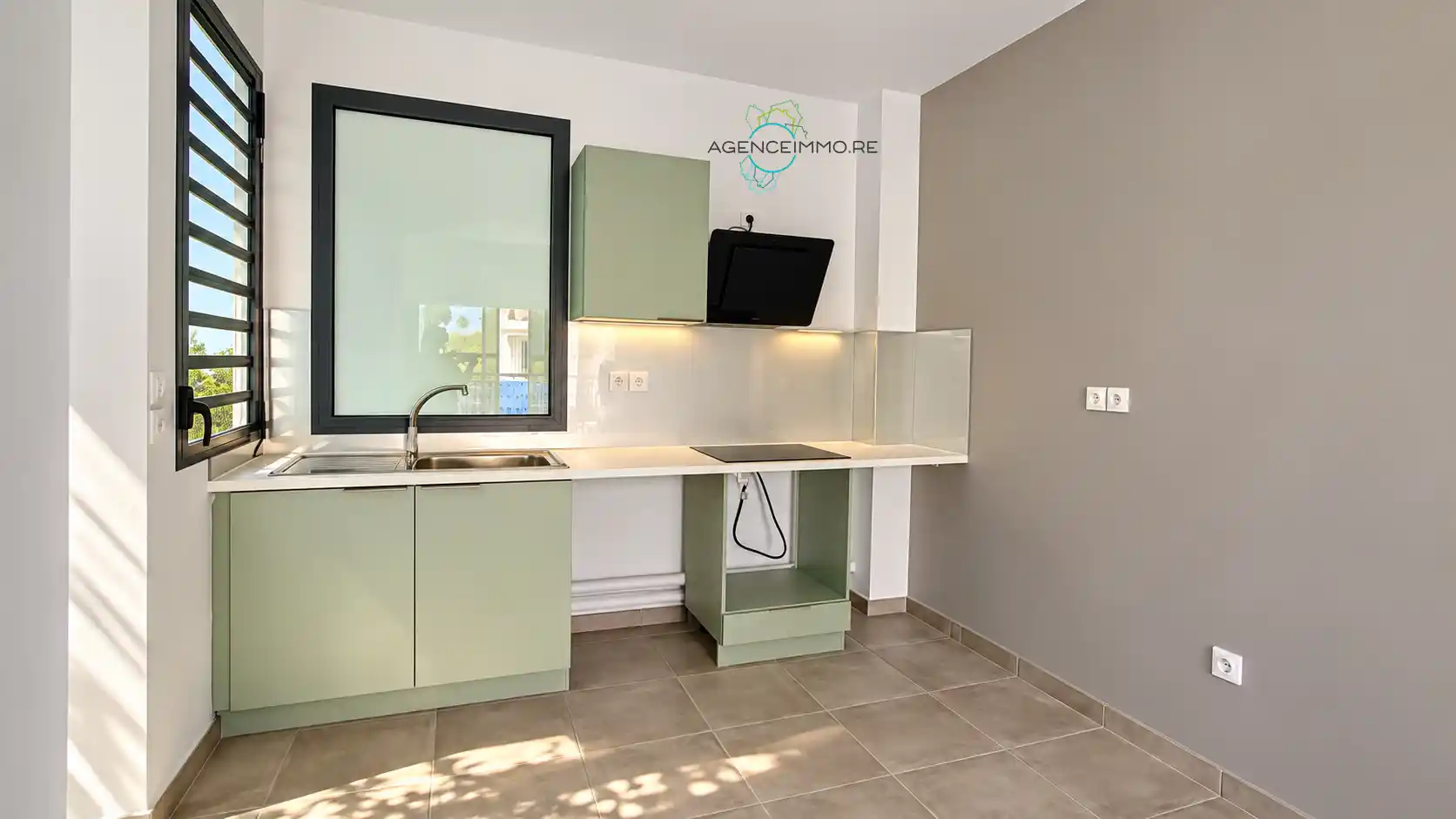Photo 3 - Appartement à louer - Ancien 750 € 2 pièces 1 chambre 47 m² Saint-Pierre 97410
