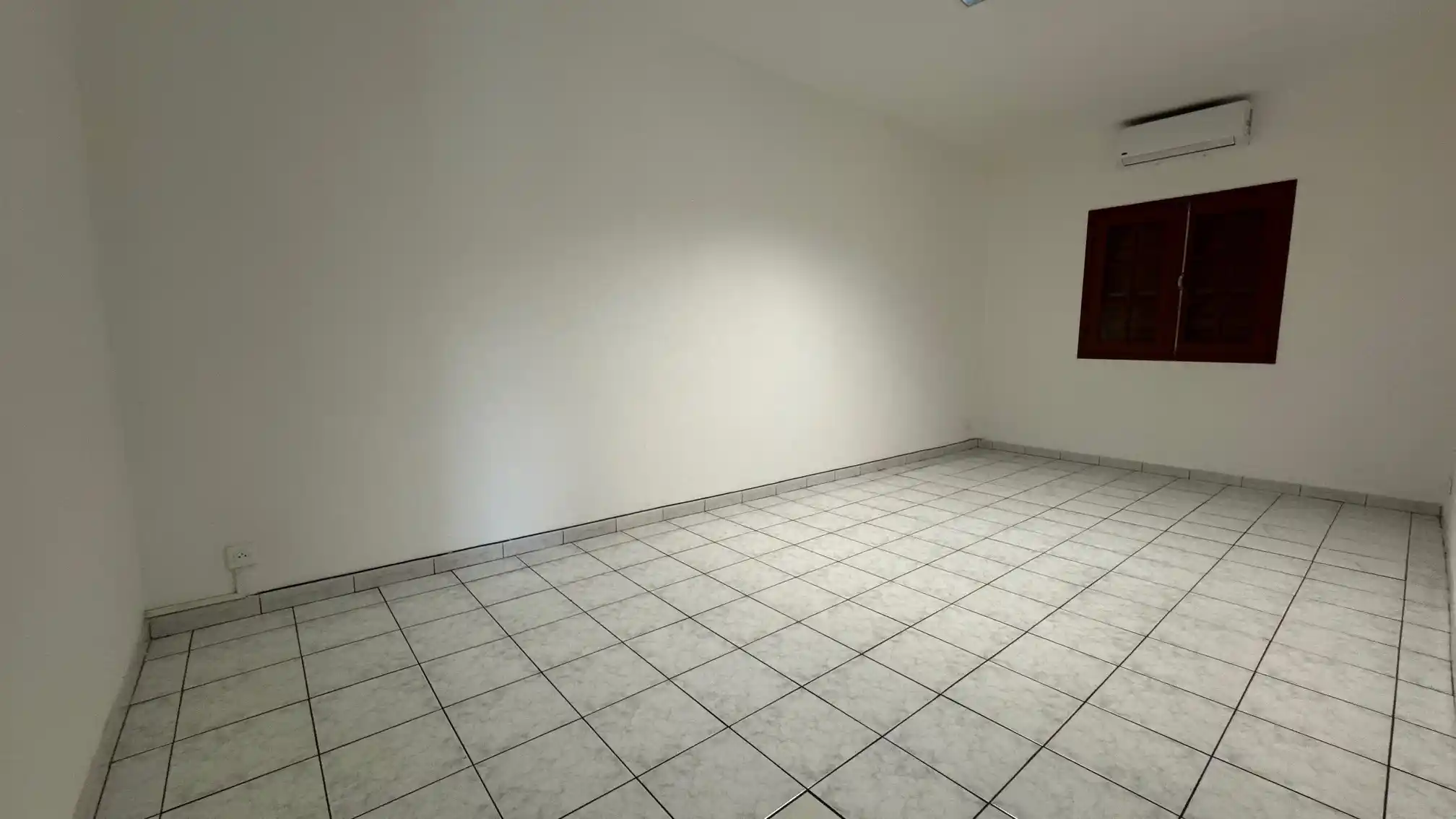 Photo 1 - Bureaux à louer - Ancien 4 360 € 208 m² Saint-Denis 97400