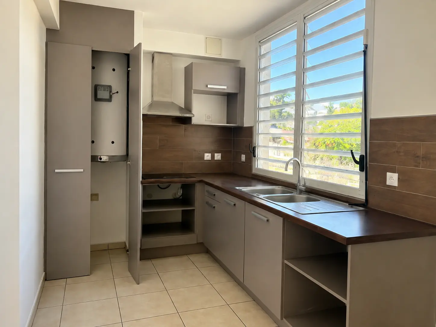 Photo 3 - Appartement à vendre - Ancien 305 000 € 2 pièces 1 chambres 54.7 m² saint-leu 97436