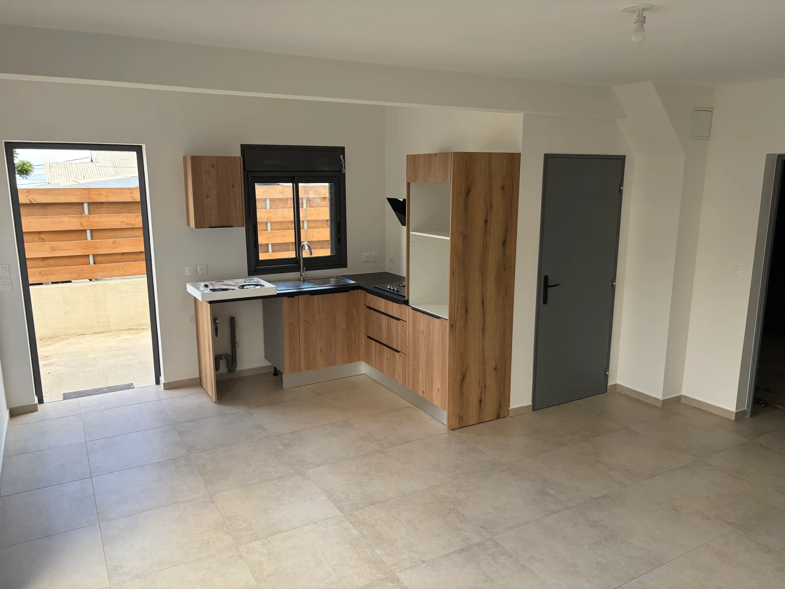 Photo 2 - Maison à louer - Neuf 1 250 € 4 pièces 3 chambres 85 m² LE TAMPON 97430