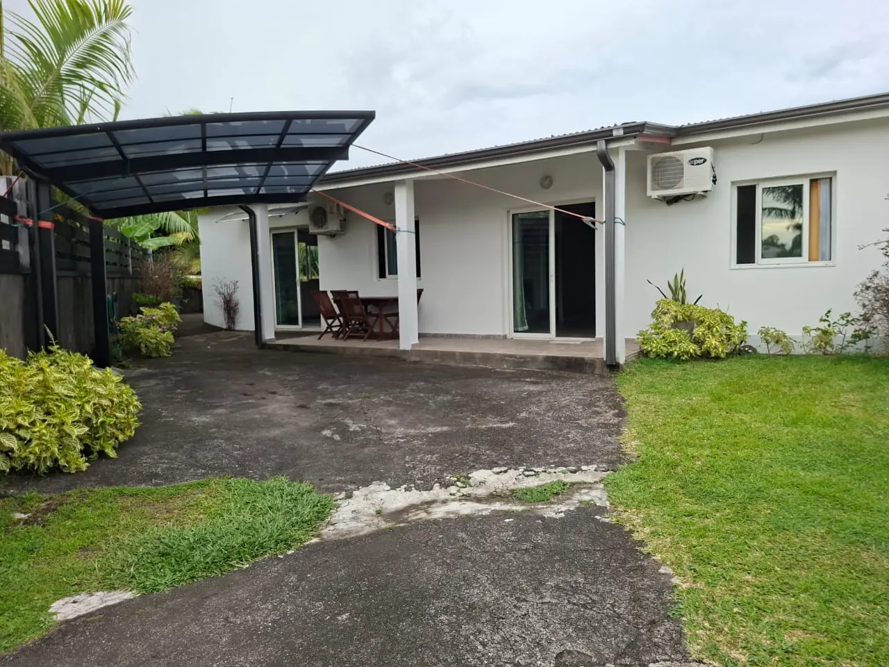 Photo 1 - Maison à vendre - Ancien 220 000 € 8 pièces 4 chambres 120 m² Saint-Philippe 97442