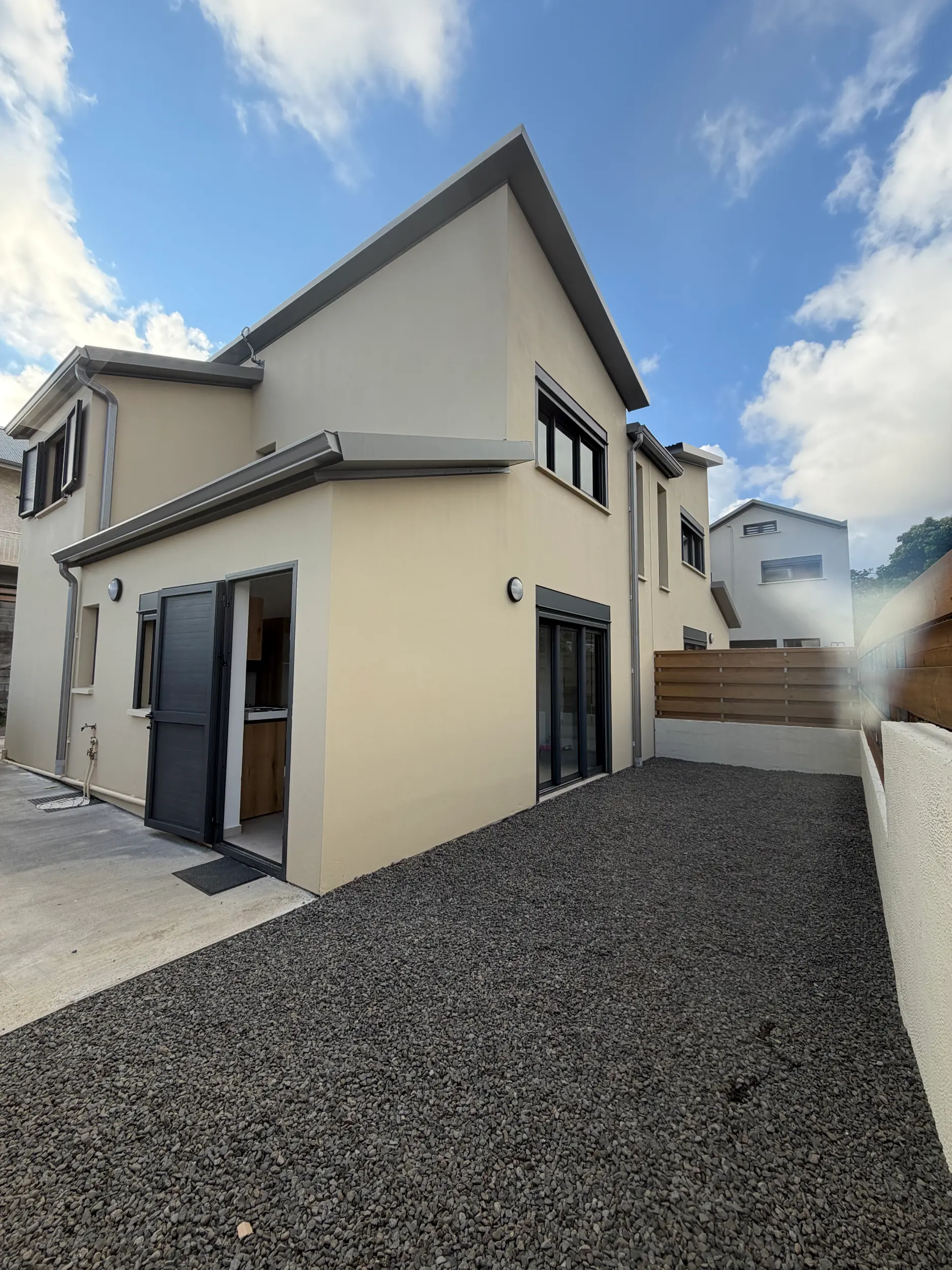 Photo 1 - Maison à louer - Neuf 1 250 € 4 pièces 3 chambres 85 m² LE TAMPON 97430